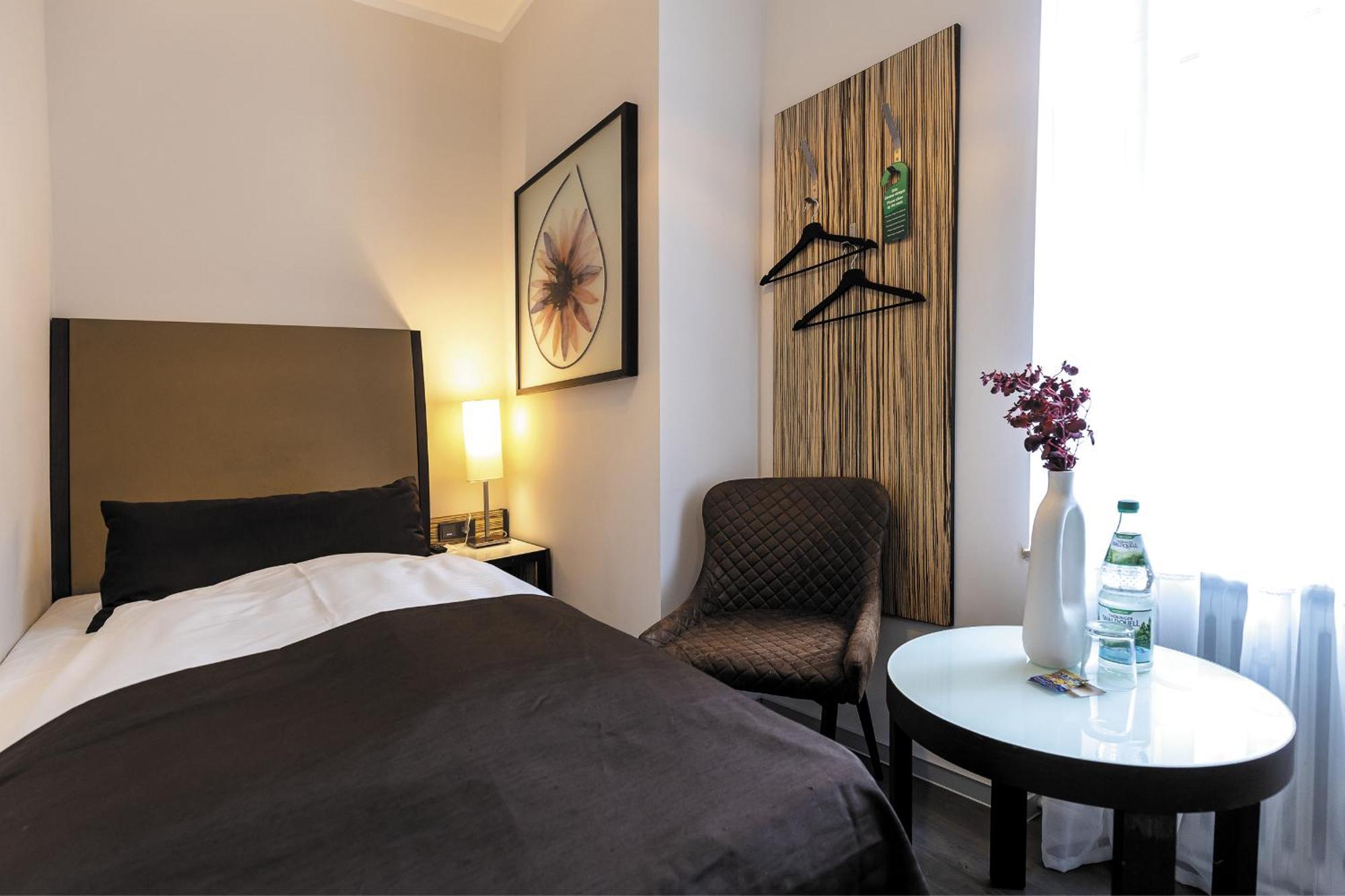 Hotel Garni " Am Domplatz" 에르푸르트 외부 사진